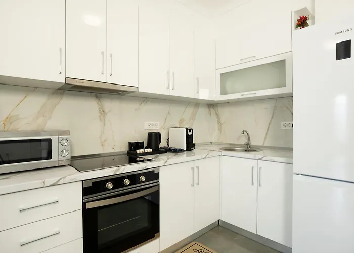 Stayblvd Apartment-free Parking & Balcony Near Center Τίρανα