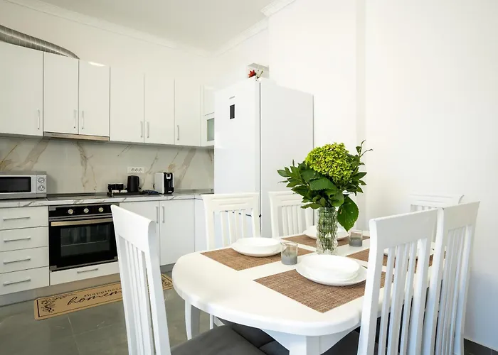 Stayblvd Apartment-free Parking & Balcony Near Center